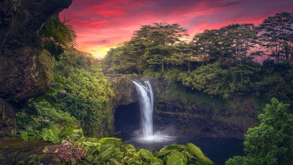 waterfalls to hike to in hawaii