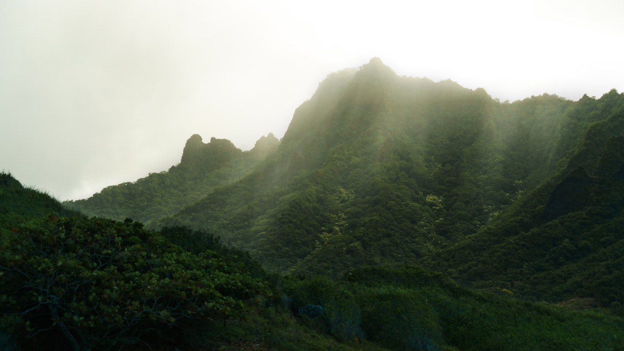 hawaii weather in june - a pali mountain in hawaii